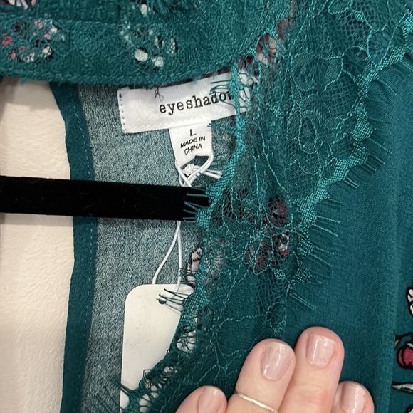 Eyeshadow Boho Dress V Neck Mini to Midi Emerald Green Lace Detail - Picture 8 of 9